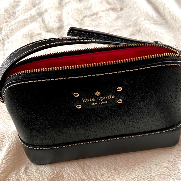 kate spade Handbags - Kate Spade Shoulder Crossbody bag, used but great condition